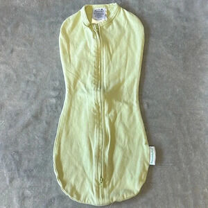 SwaddleMe - Newborn Swaddle  Pod. Size 0-2 months (5-10 pounds)